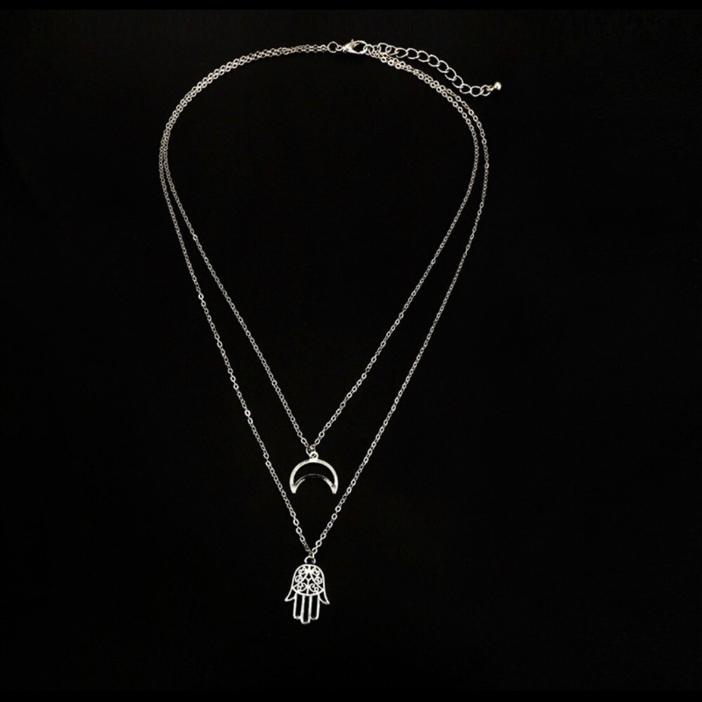 HAMSA & CRESCENT MOON NECKLACE - Picture 3 of 5